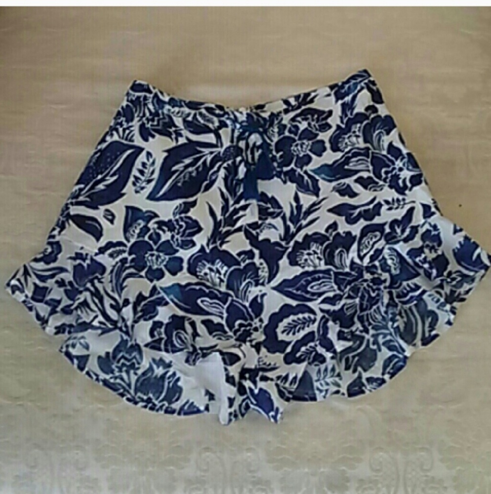 TJD blue floral high waisted shorts - Picture 2 of 8